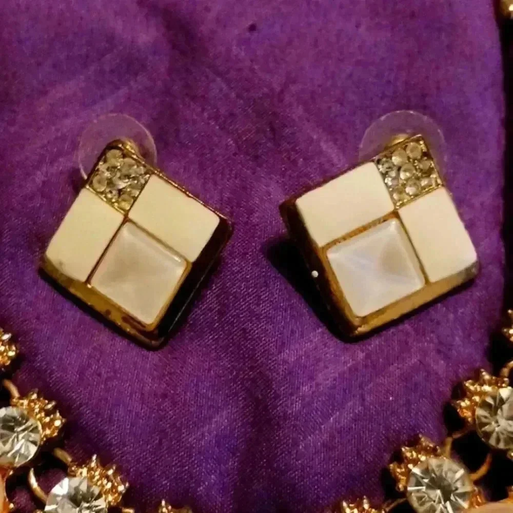 Beautiful beaded pearl necklace with earrings - Picture 3 of 3